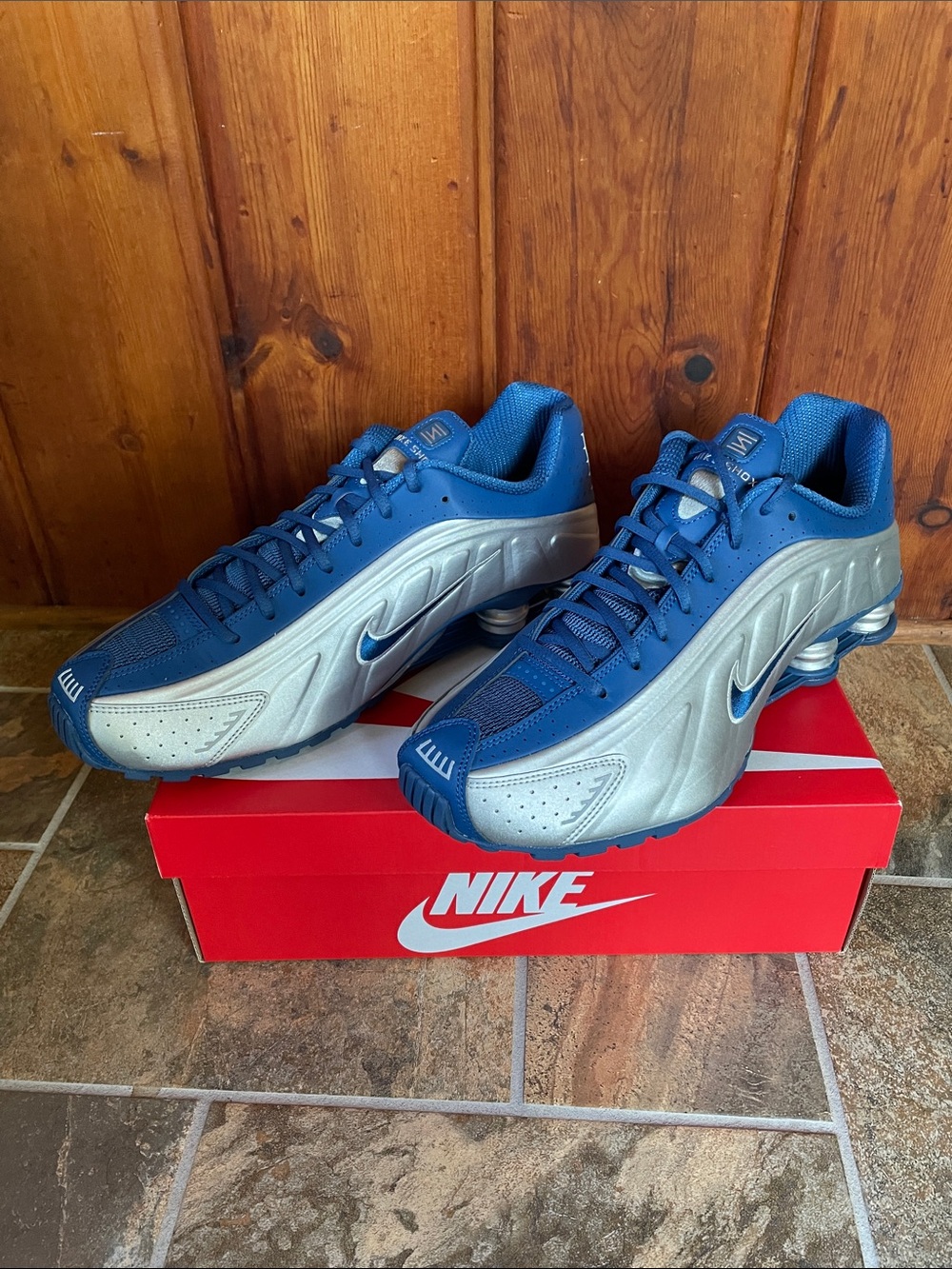 Nike Men’s Blue and Silver Shox R4 Running Sneakers